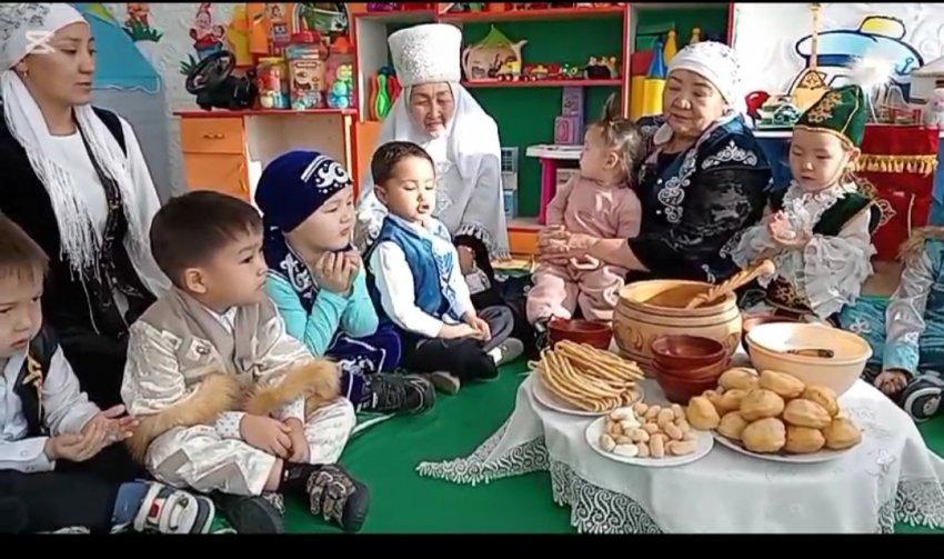 "Әжемнің ертегілеріне саяхат"